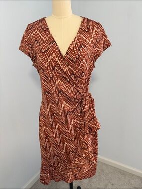 Sofia Vergara Wrap Midi Short Sleeve Dress in Rust Geometric Print SZL